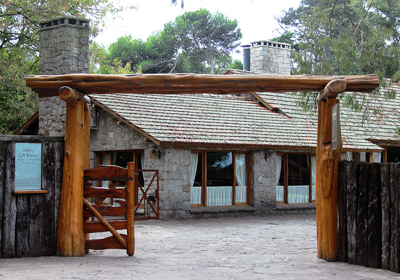 Los Nobles Hostal del Bosque